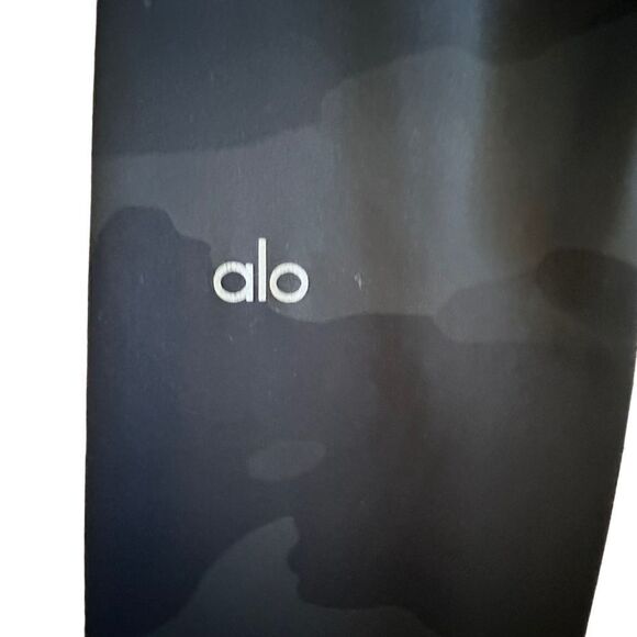 ALO Yoga ~High-Waist Black Camo Vapor Legging ~ compression ~high waist~ size XS - Picture 13 of 15